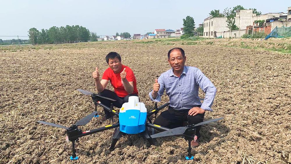 AGR Drone Sprayer za preprečevanje in nadzor nad Spodoptera Litura